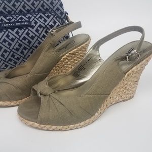 Solanz Tan Wedge Sz 7 1/2